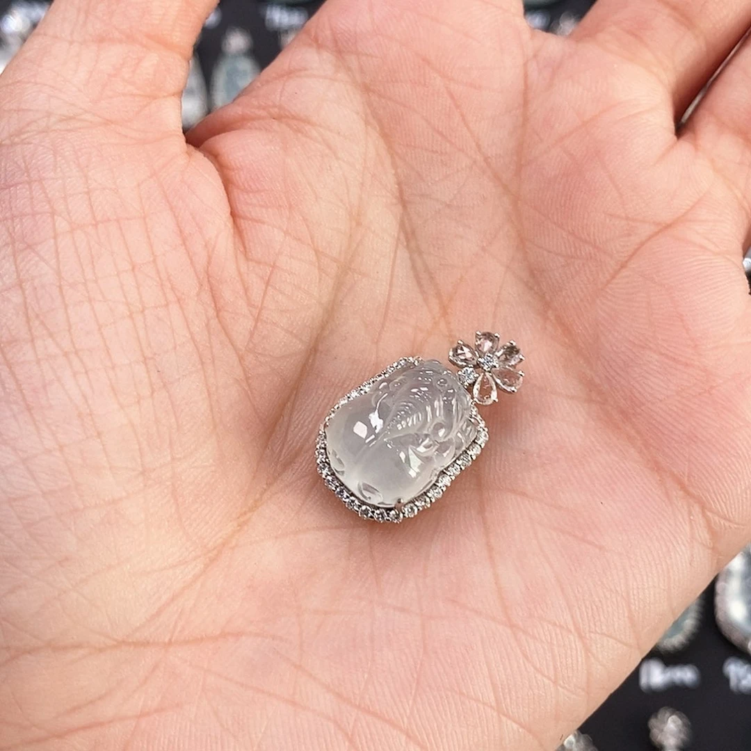 颈饰18K金镶嵌翡翠天然缅甸A货翡翠貔貅