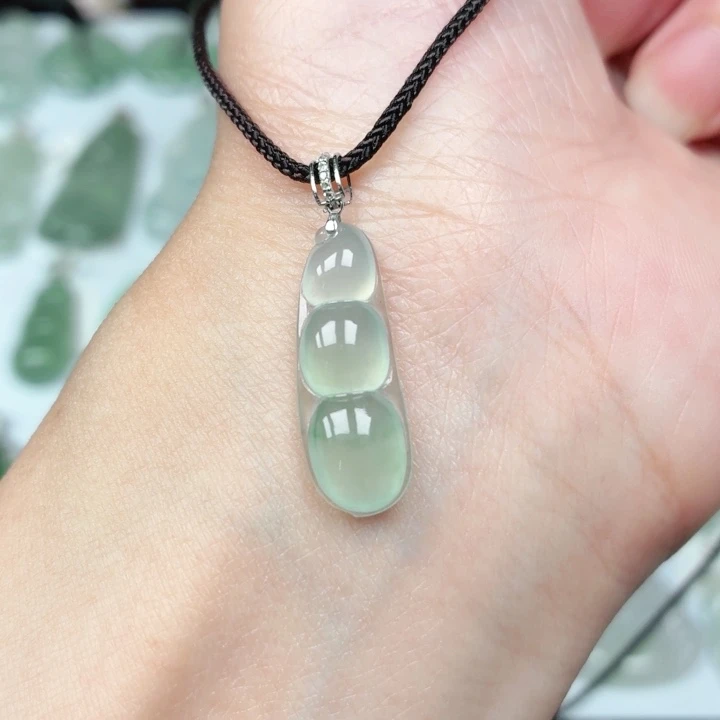 翡翠18K金镶嵌颈饰缅甸天然A货翡翠