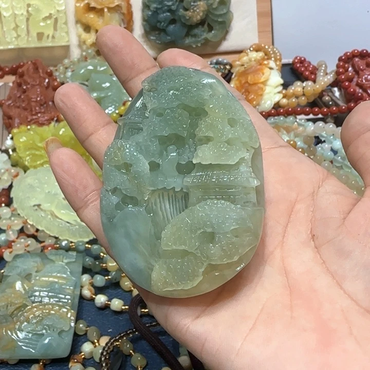未镶嵌蛇纹石玉吊坠