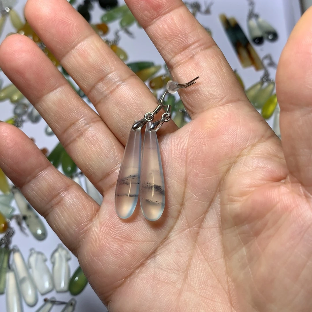 未镶嵌蛇纹石玉耳环