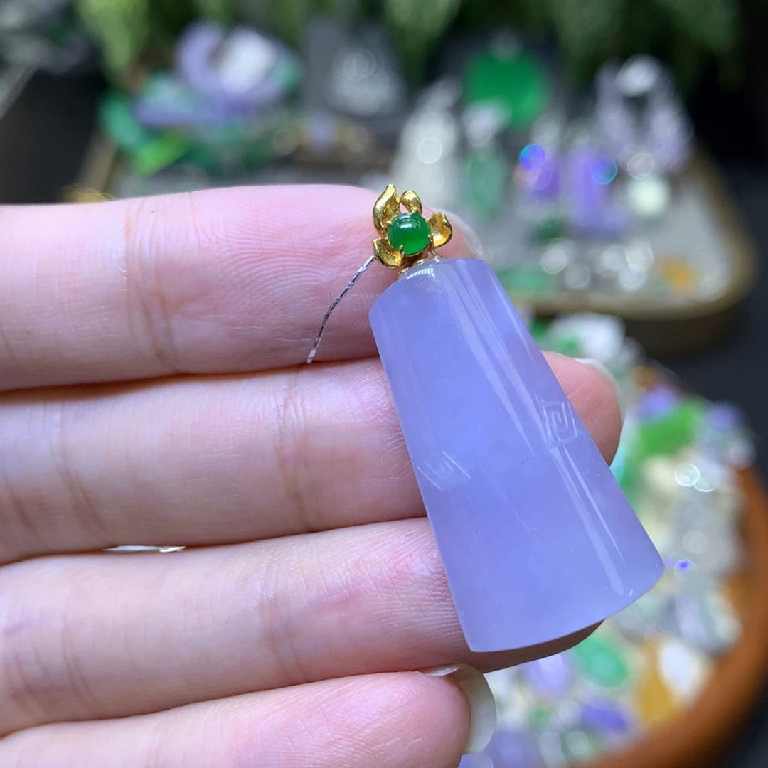 颈饰18K金镶嵌翡翠