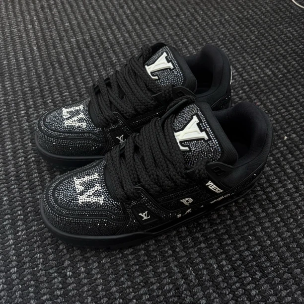 未使用 LouisVuitton/路易威登 44码lvtrainer新款黑胖丁满钻0234