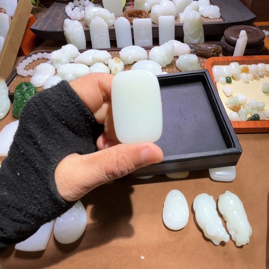 和田玉颈饰未镶嵌