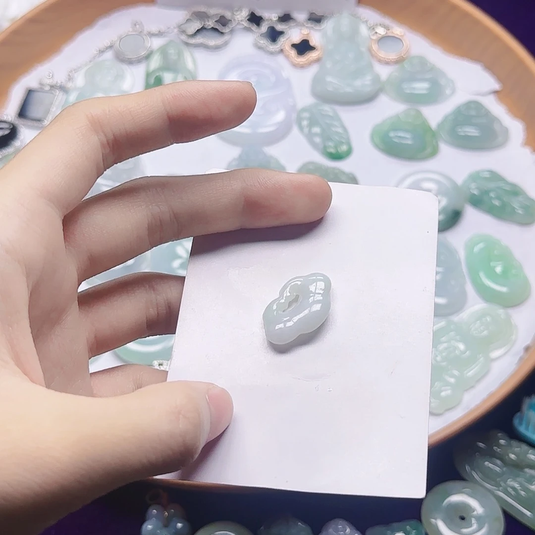 翡翠未镶嵌吊坠(赠链)