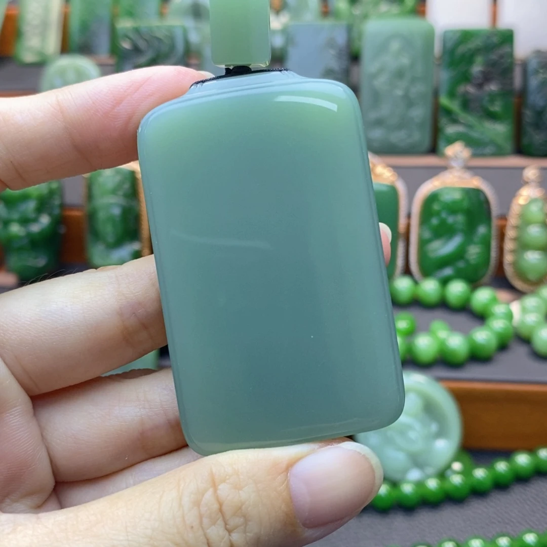 颈饰未镶嵌和田玉（碧玉）辉**烂无事牌