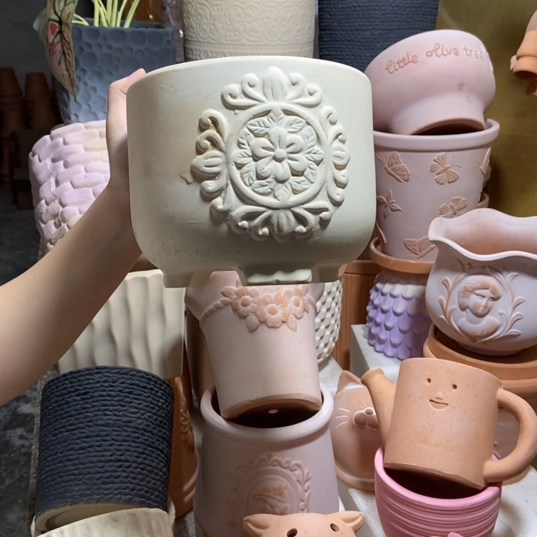 17×13白陶三脚雕花 粗陶1个