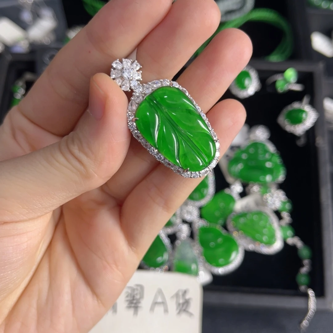 翡翠银S925镶嵌戒指叶子吊坠