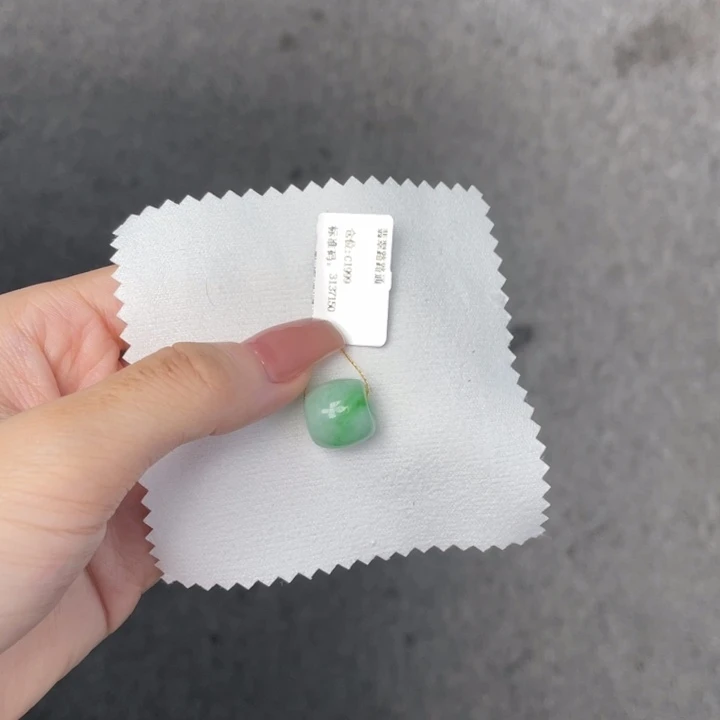 翡翠未镶嵌颈饰路路通