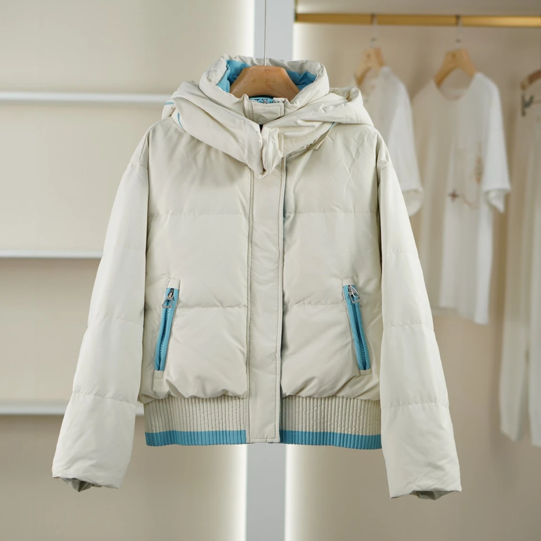 麦迪尚品 5122005 秋冬时尚撞色连帽保暖立领羽绒服外套品牌女装