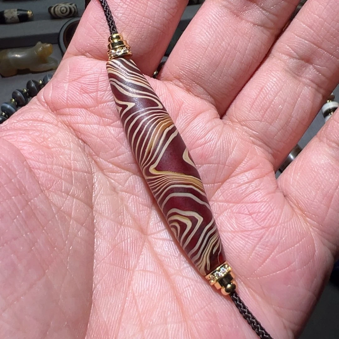 玻璃颈饰各种各样