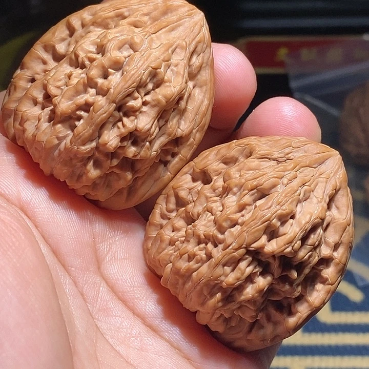 【闪购商品】文玩核桃吊坠虎头王