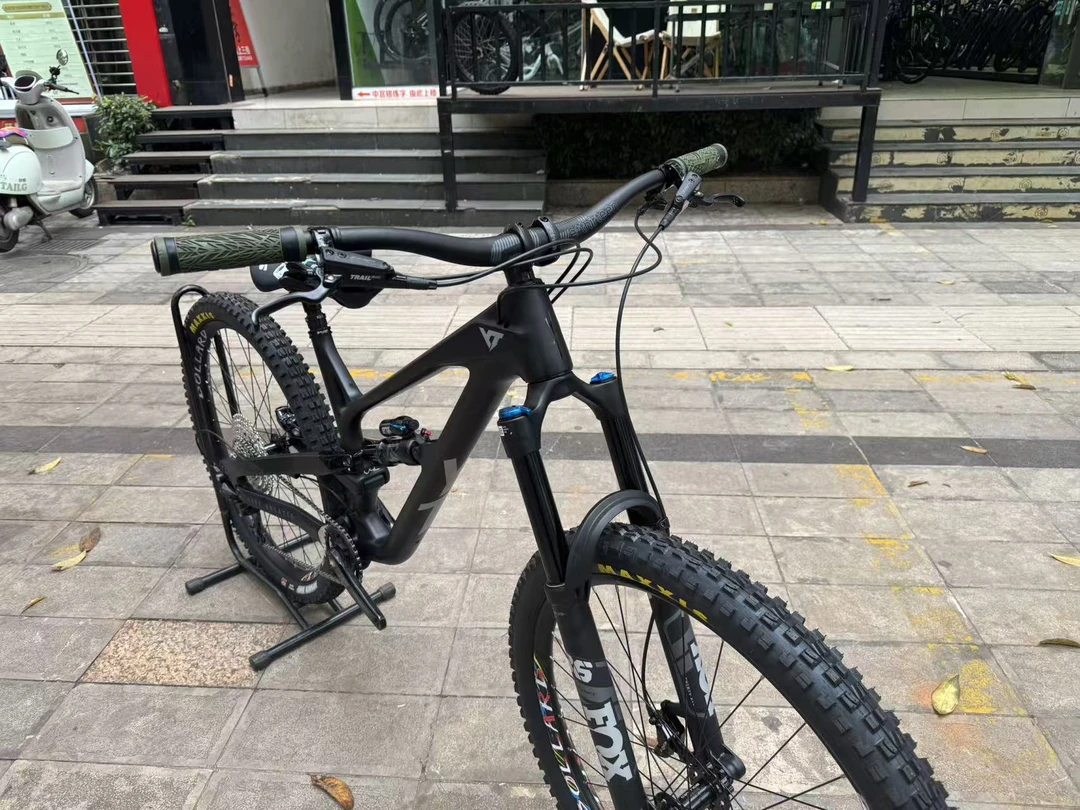 2025 德国YT JEFFSY 29寸全碳AM整车前后FOX避震