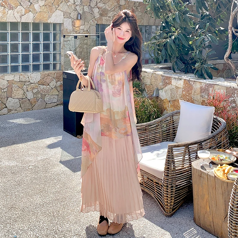 春游出行衣服2025夏季吊带连衣裙法式露背沙滩裙气质印花仙气国风
