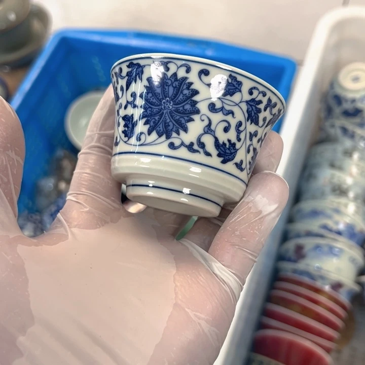 瓷片白青花缠枝莲马蹄主人杯全品