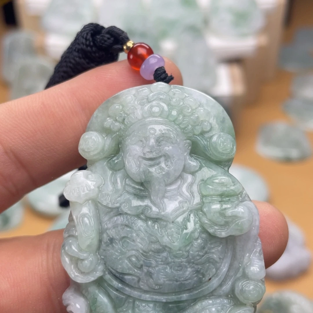 翡翠未镶嵌颈饰财神