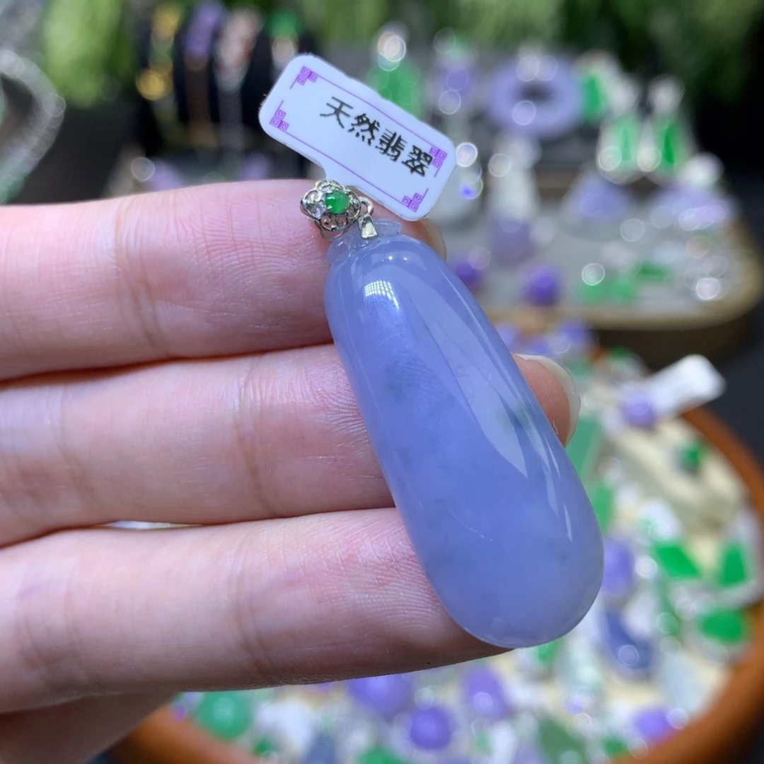 颈饰18K金镶嵌翡翠