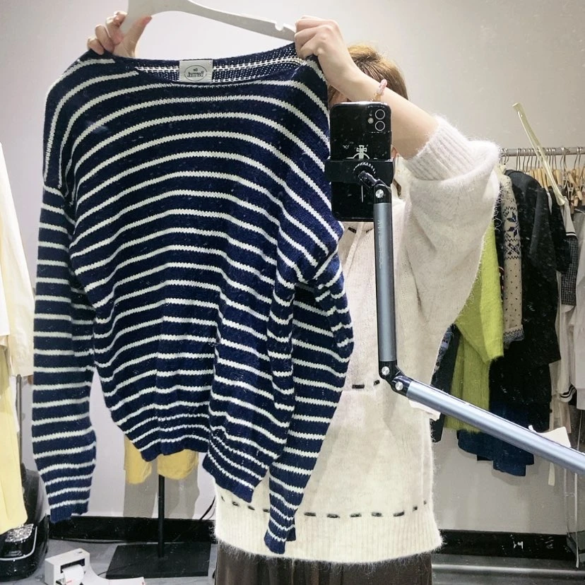 【闪购商品】蓝色毛衣