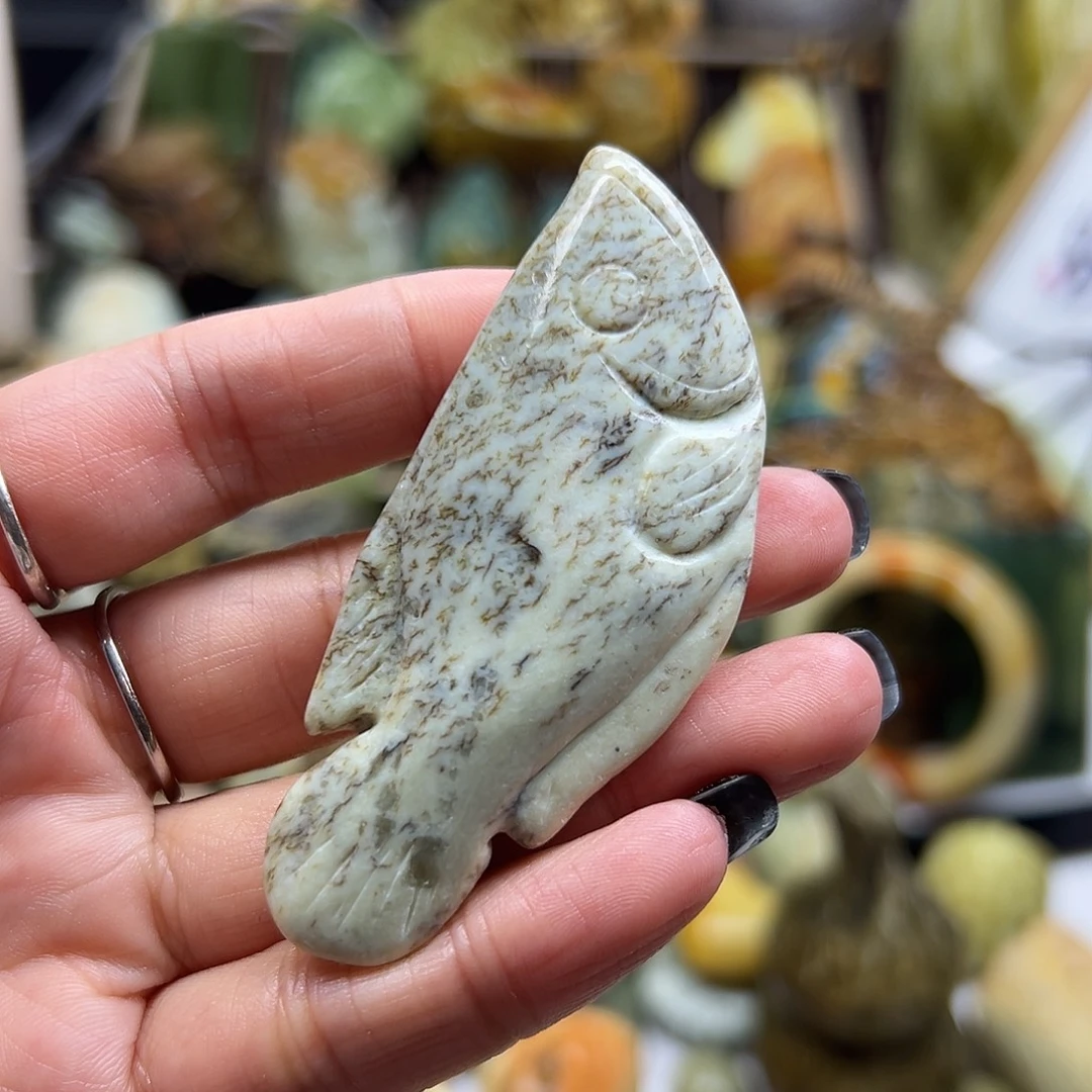 颈饰未镶嵌岫岩河磨玉（透闪石质玉）河磨玉浆皮鱼