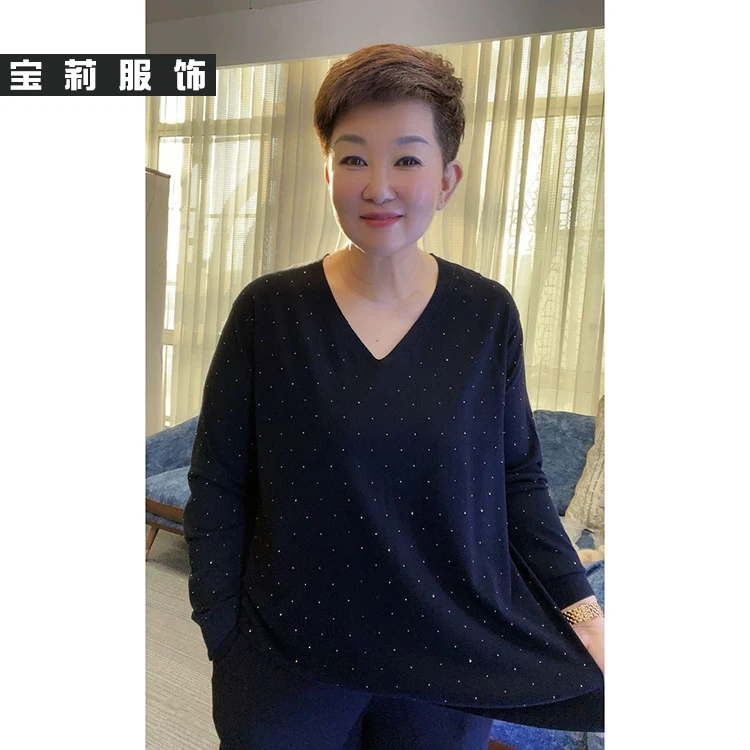V领宽松优雅星辰打底衫QYG6609