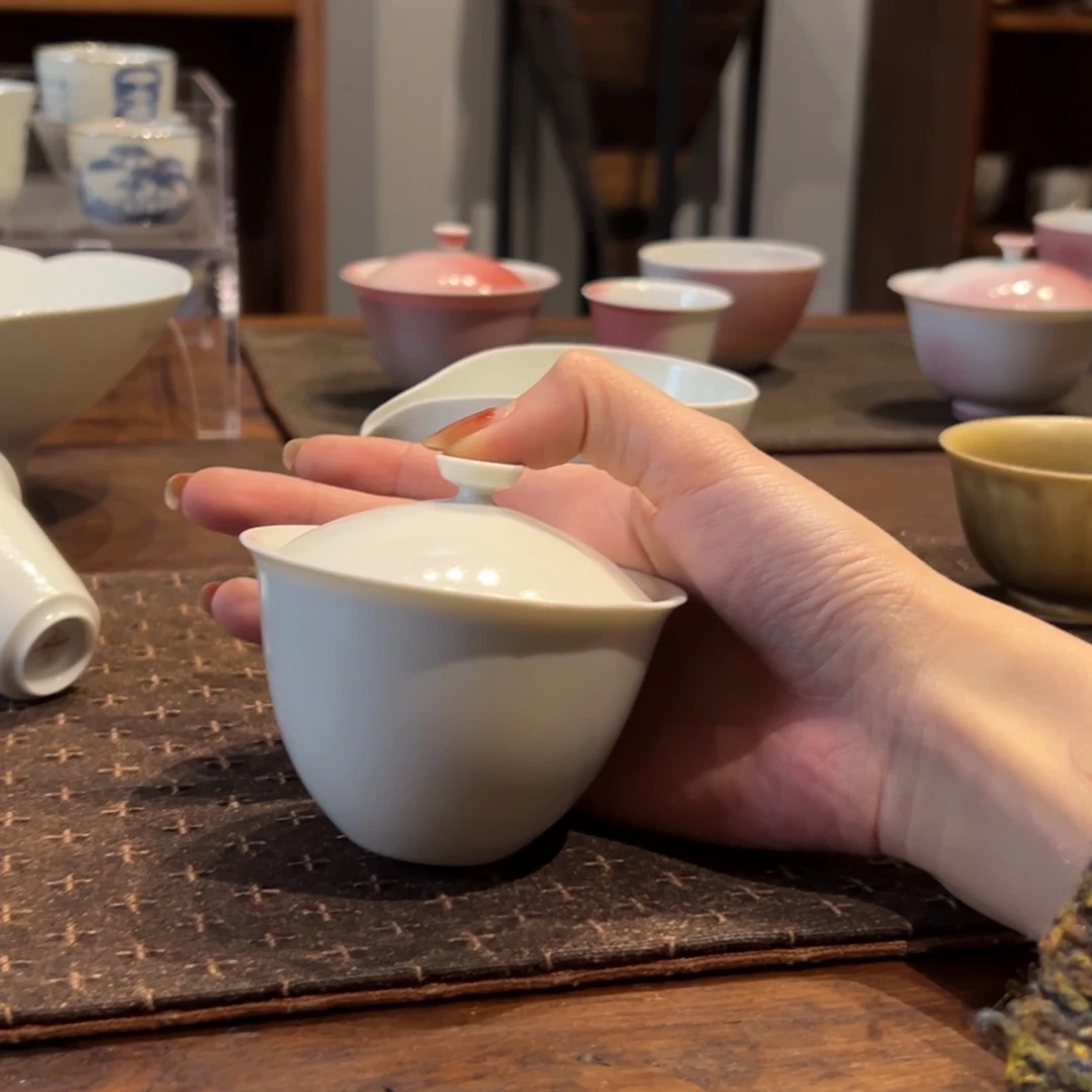 摆件陶瓷。     陶瓷。