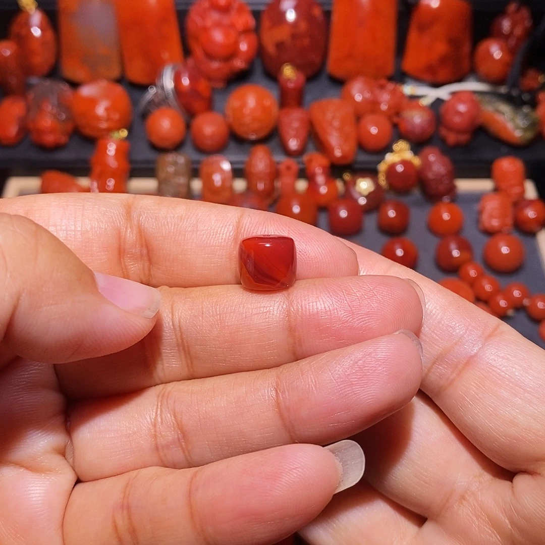 南红玛瑙未镶嵌配饰瓦西南红牛血火焰纹直切10.3mm