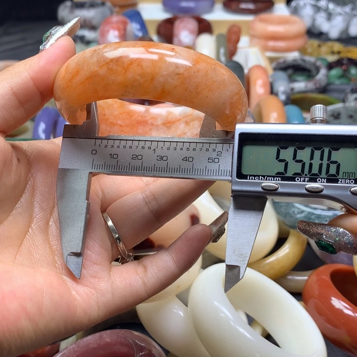 未镶嵌手镯石英质玉