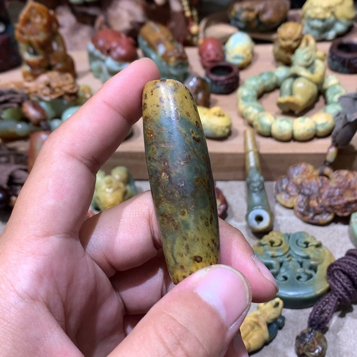 未镶嵌岫岩河磨玉（透闪石质玉）挂件