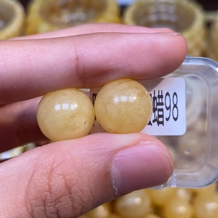 慕***颜琥珀未镶嵌珠宝奇石98