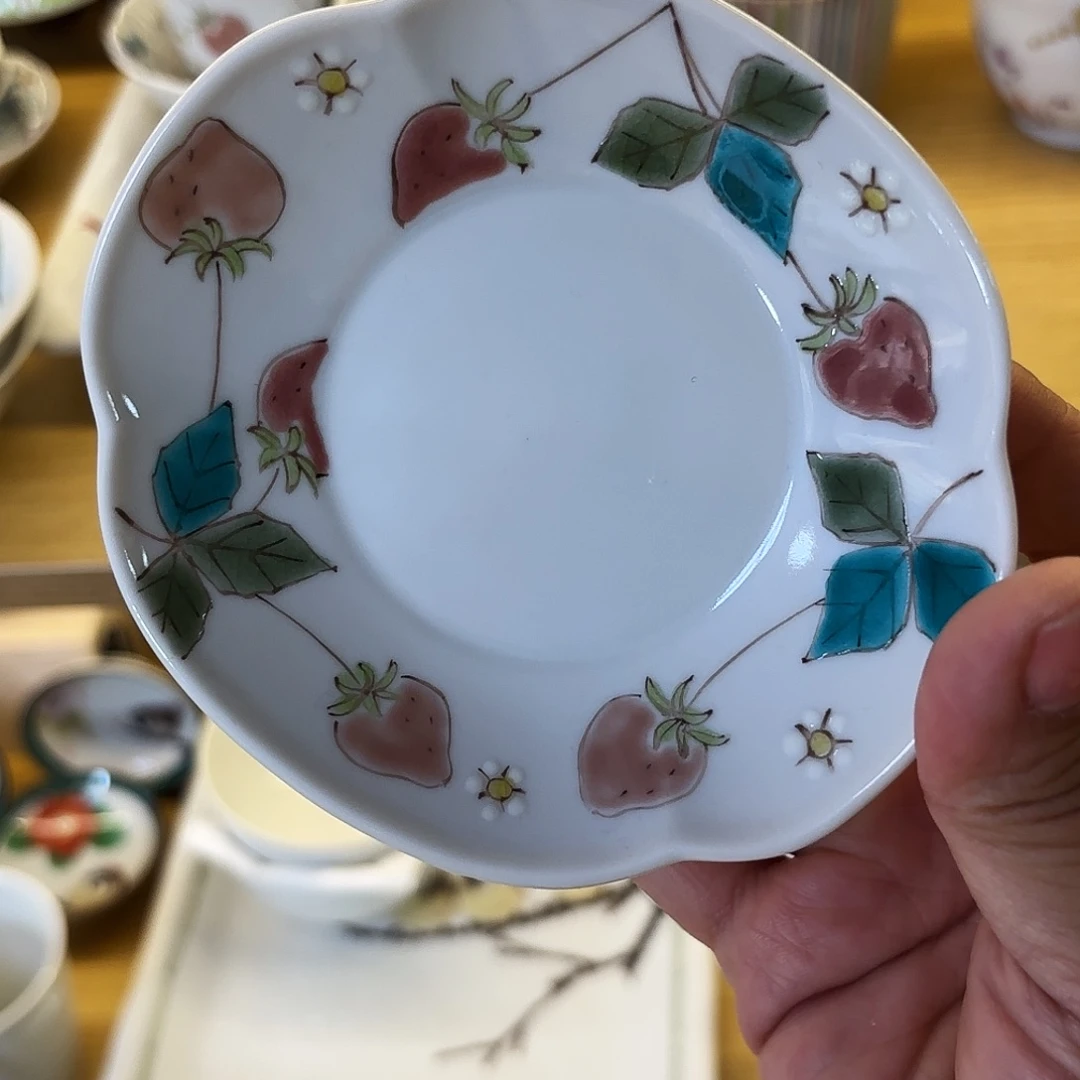 瓷            色绘游