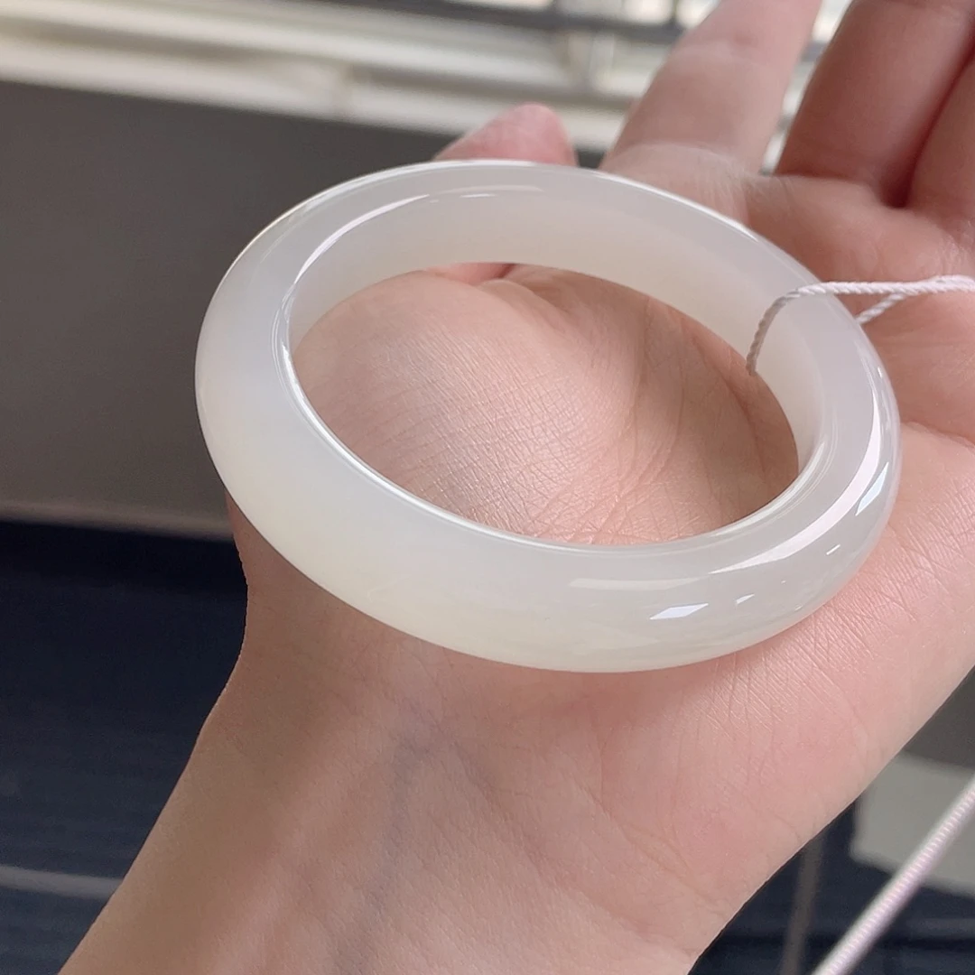 和田玉未镶嵌手镯荔枝白很仙，很美，很冰