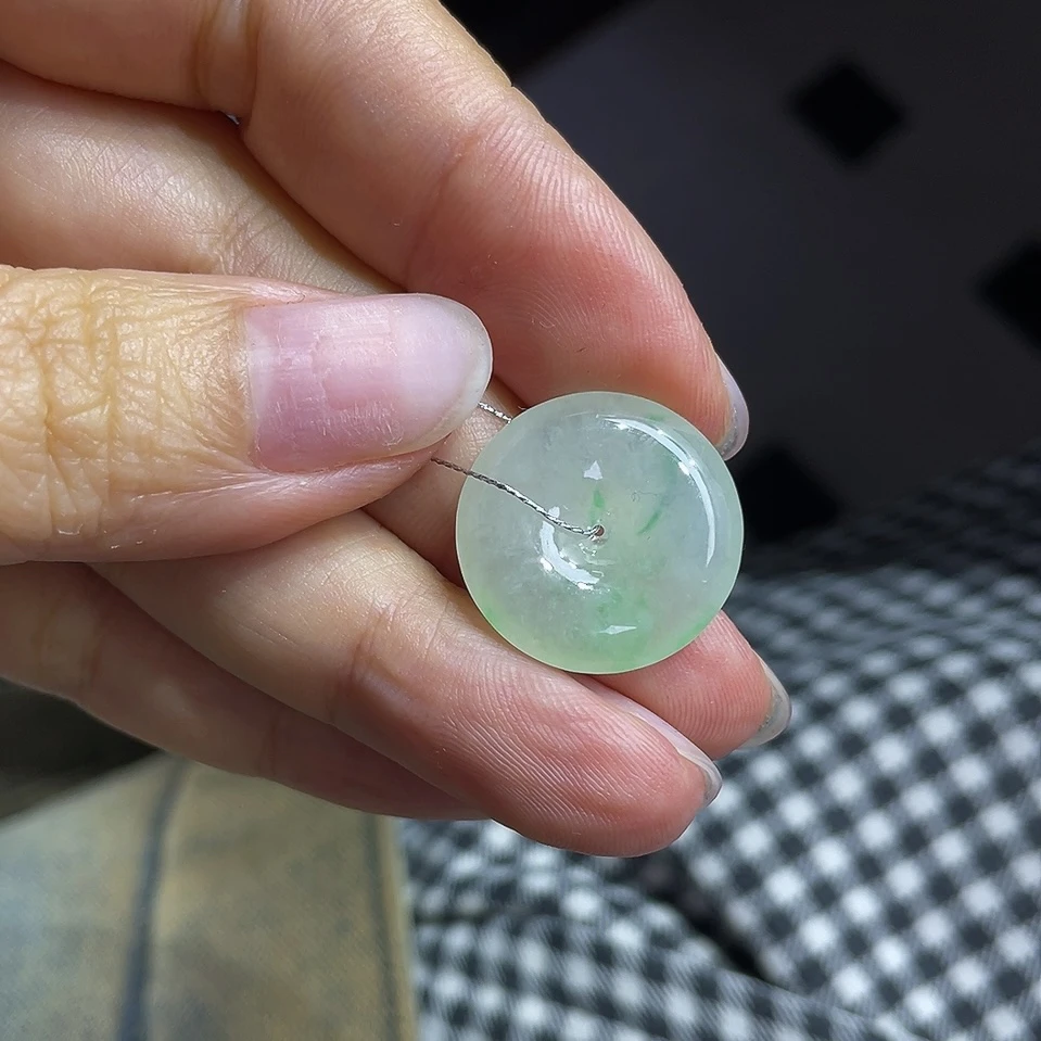 缅甸天然a货翡翠飘绿花平安扣