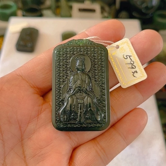 蛇纹石玉颈饰未镶嵌云**飞