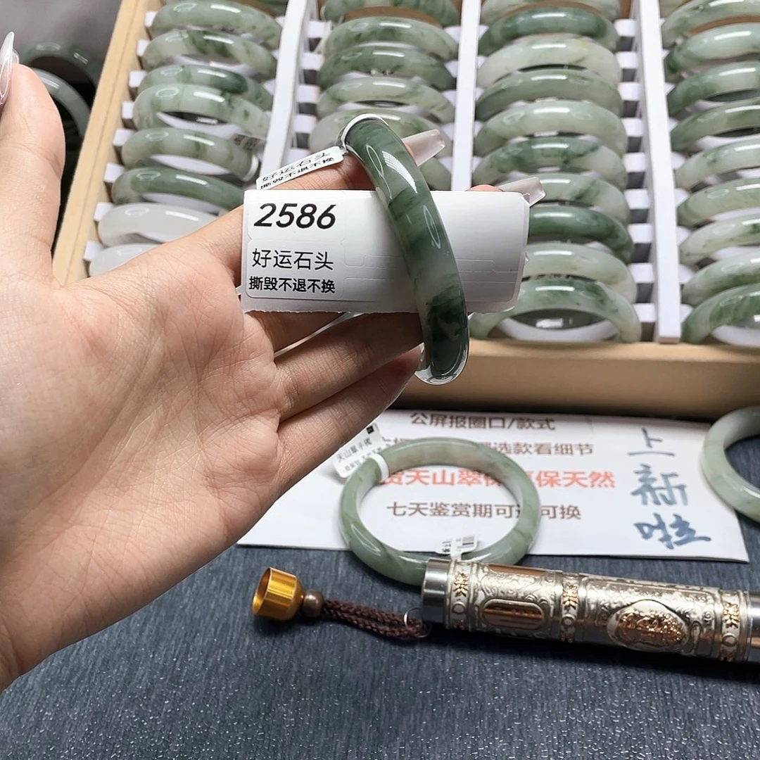 未镶嵌手镯石英质玉2586