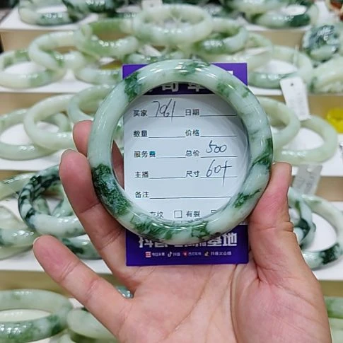 用***1未镶嵌透闪石-蛇纹石玉手镯