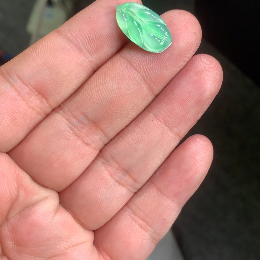 翡翠未镶嵌颈饰叶子