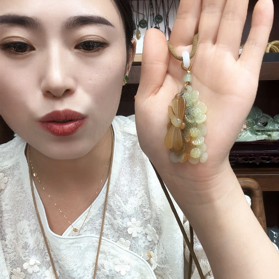 蛇纹石玉未镶嵌颈饰