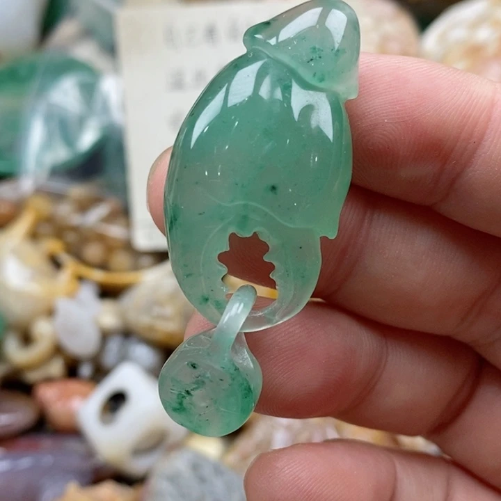 石英质玉未镶嵌颈饰