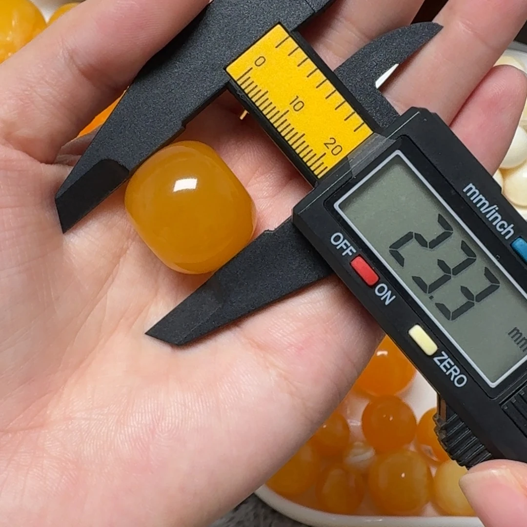 琥珀未镶嵌裸石蜜蜡吊坠