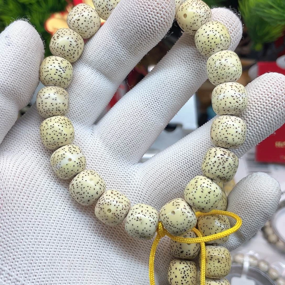 星月菩提手串S***y12/11原白鸡油黄初期小细星单圈