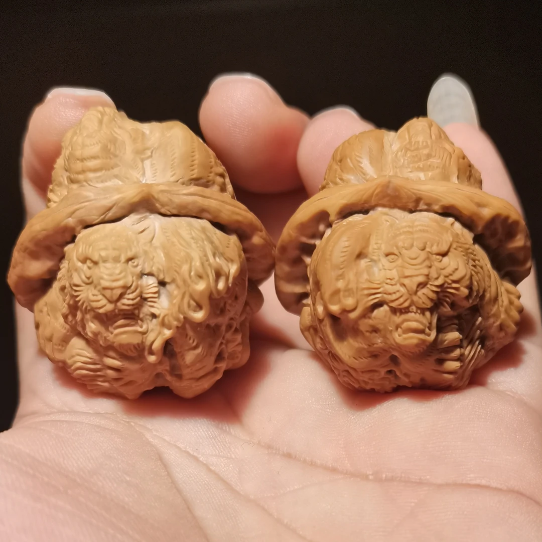 文玩核桃雕刻 蛤蟆头手工雕刻虎啸山林 老虎 收藏品把件 精品文玩