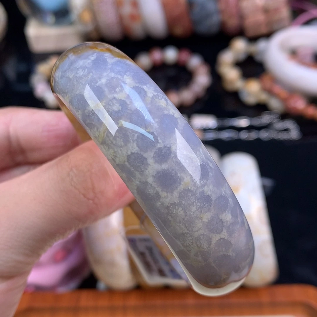 【闪购商品】颈饰未镶嵌硅化珊瑚（珊瑚玉）70号蓝冰57.3圈