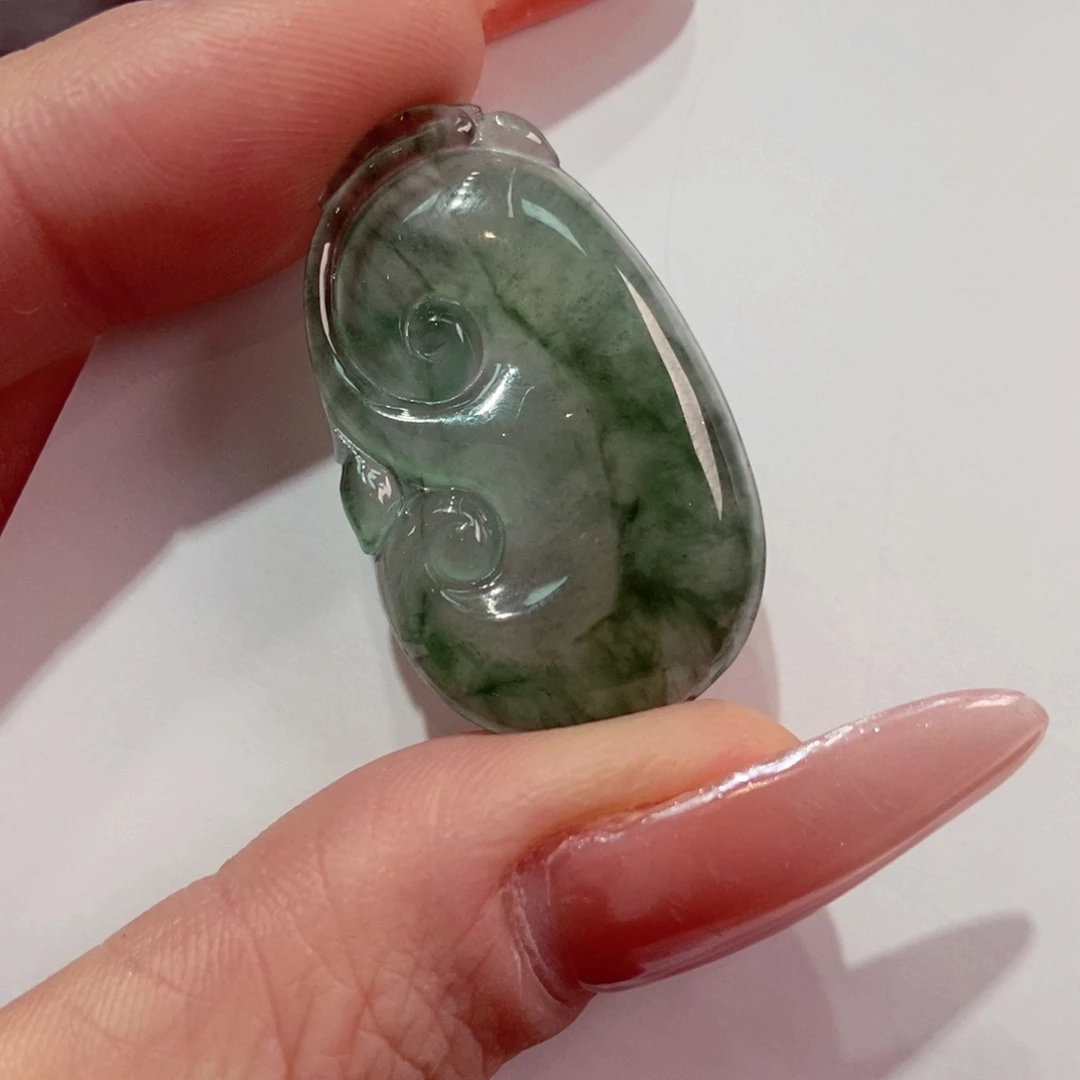 翡翠未镶嵌颈饰如意