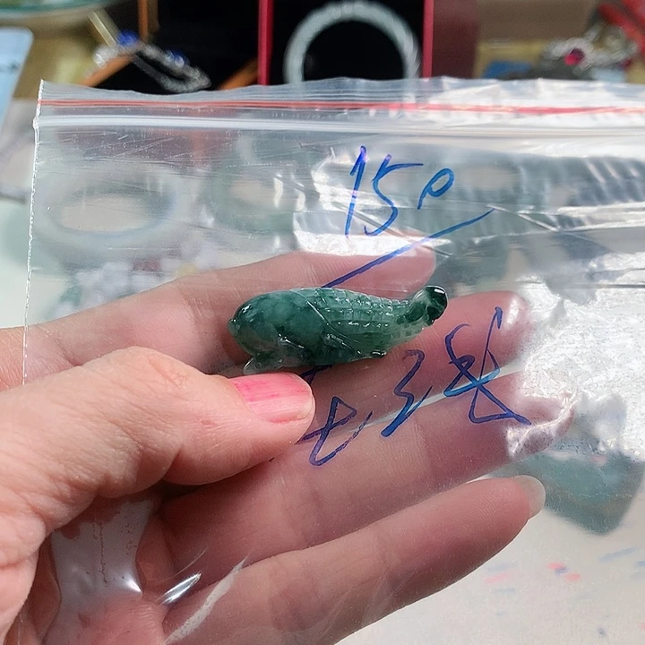 定制翡翠未镶嵌在**你毛货