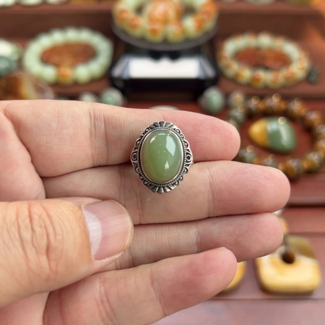 岫岩老玉（透闪石质玉）戒指未镶嵌山**长