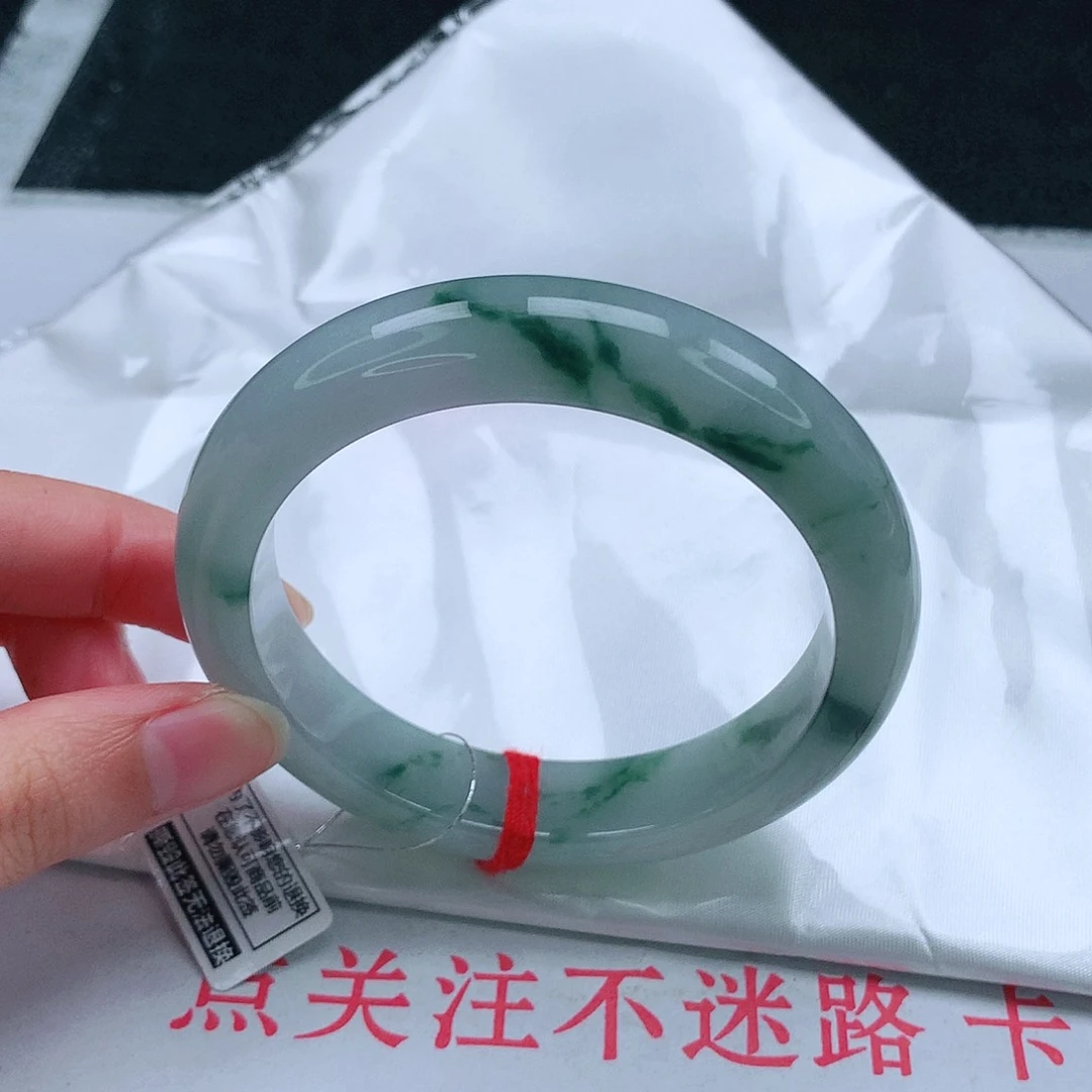 翡翠手镯未镶嵌米*多57圈