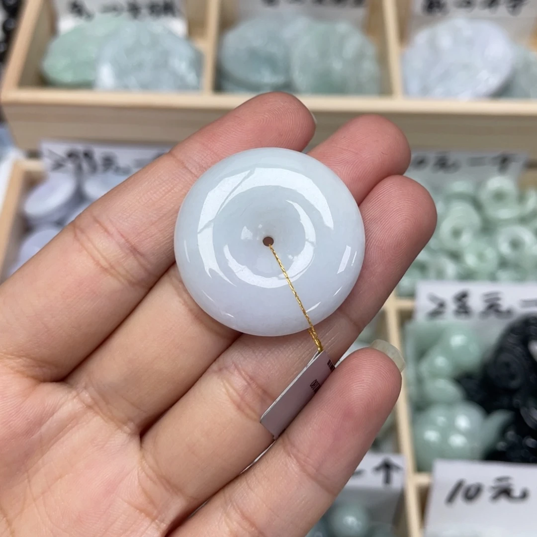 翡翠未镶嵌颈饰平安扣