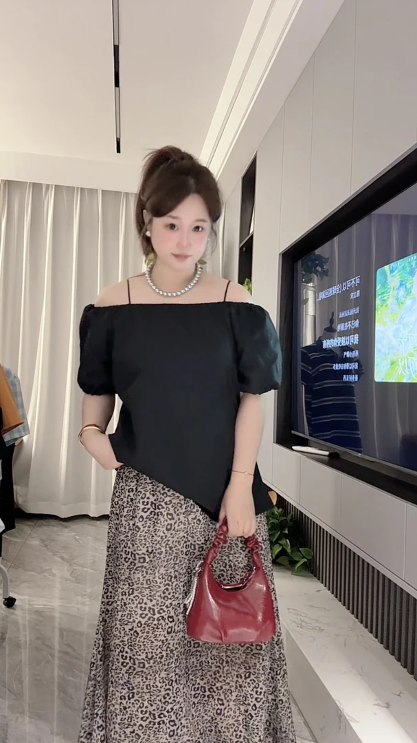 「小吴家」韩系一字肩泡泡袖上衣搭配豹纹蕾丝鱼尾裙洋气百搭显瘦