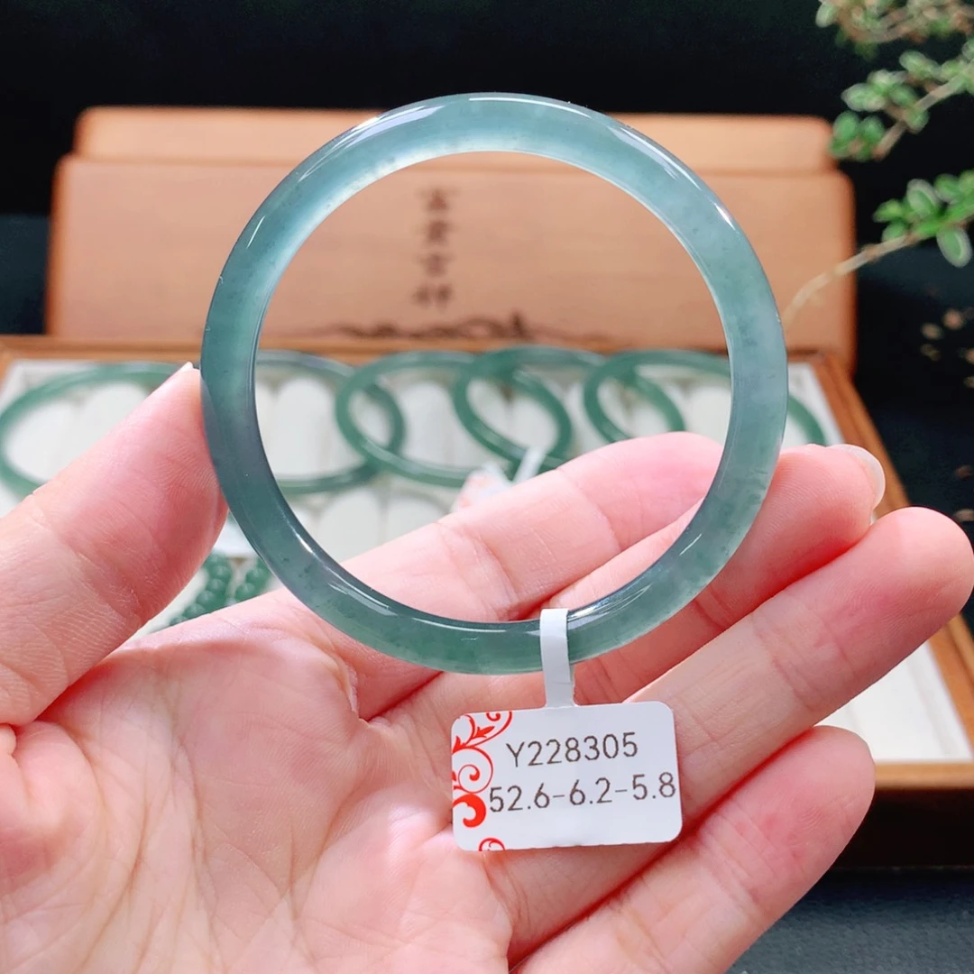 翡翠手镯（圆镯）未镶嵌