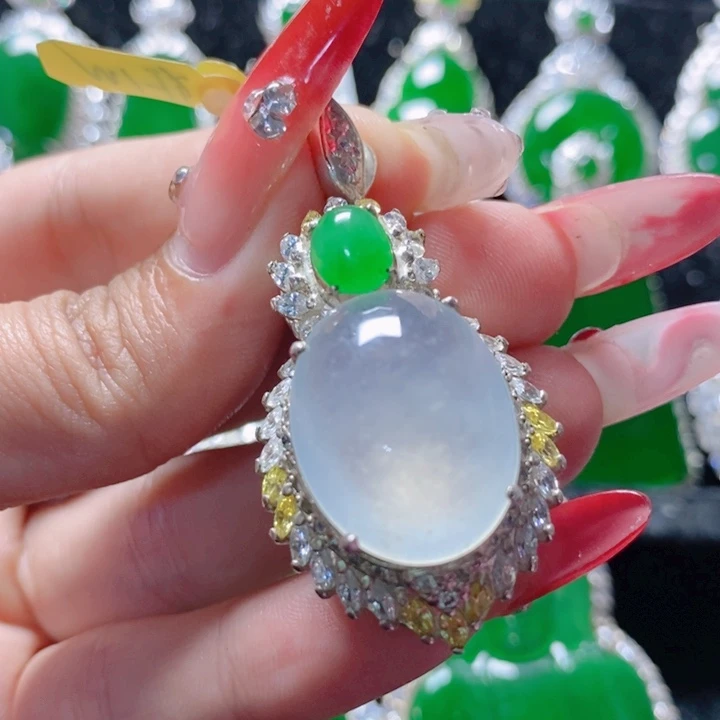 翡翠颈饰未镶嵌