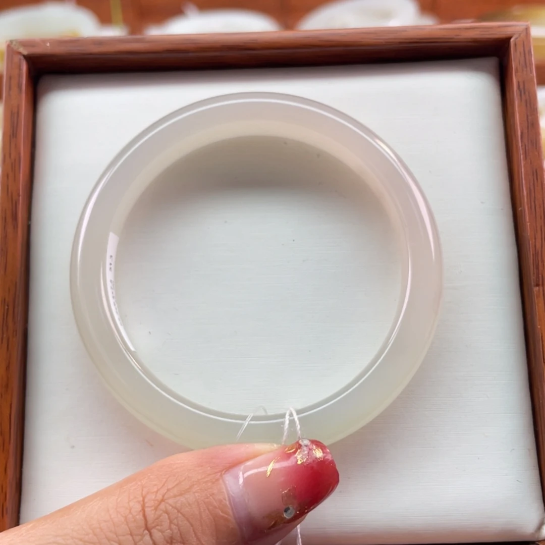 【闪购商品】和田玉手镯未镶嵌52